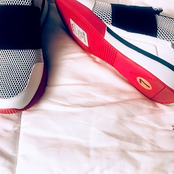 MK Slip On - Picture 3 of 4